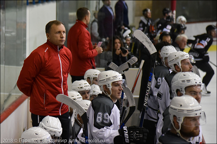 Звягин на лавке Рубина-23082018-текст.jpg